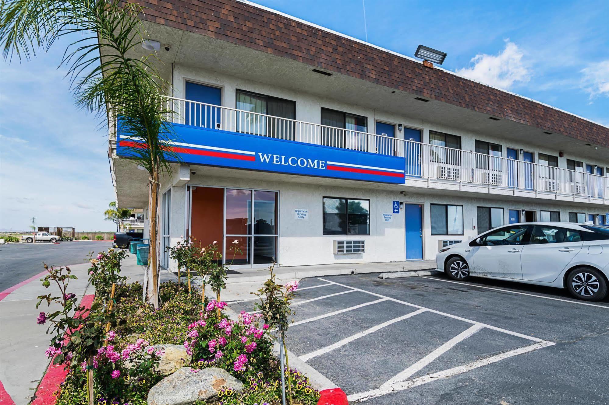 Motel 6 Lost Hills / Buttonwillow Racetrack Exteriör bild